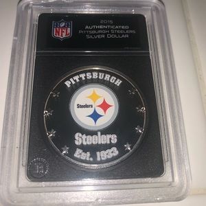 Pittsburgh Steelers-2015 AUTHENTICATED PITTSBURGH STEELERS SILVER DOLLAR COIN.